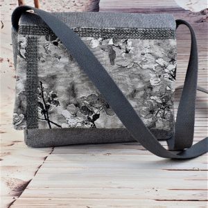 Sac bandoulière gris Kate, élégant et discret, pièce unque de créateur fabriquée à Montpellier