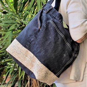 Sac en jean noir et beige Kalinka, pièce unique de créateur fabriquée à Montpellier